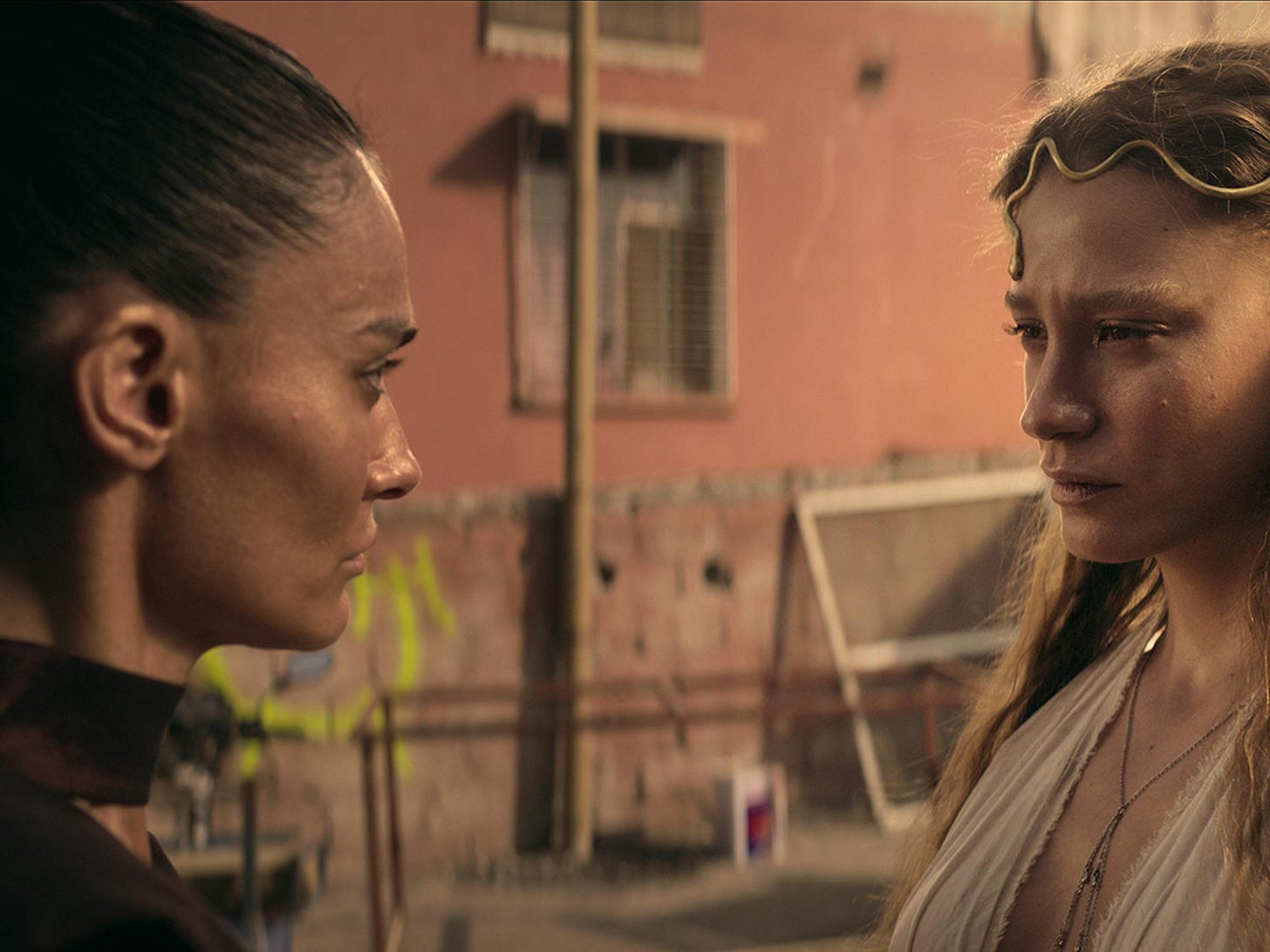 Lilith (Saadet Işıl Aksoy) and Şahsu (Sarıkaya) stare at each other. 