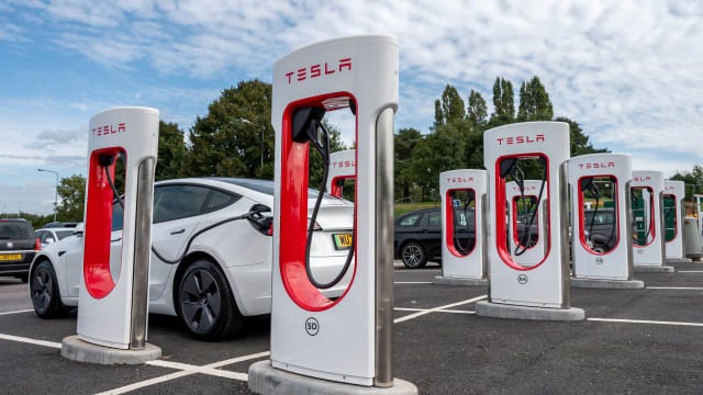 EXETER, ENGLAND - SEPTEMBER 23: A general view of a Telsa EV electric vehicle charging at the Tesla only Supercharger network at Moto Exeter M5 Motorway Services charging point on September 23, 2023 in Exeter, England. (Photo by John Keeble/Getty Images)