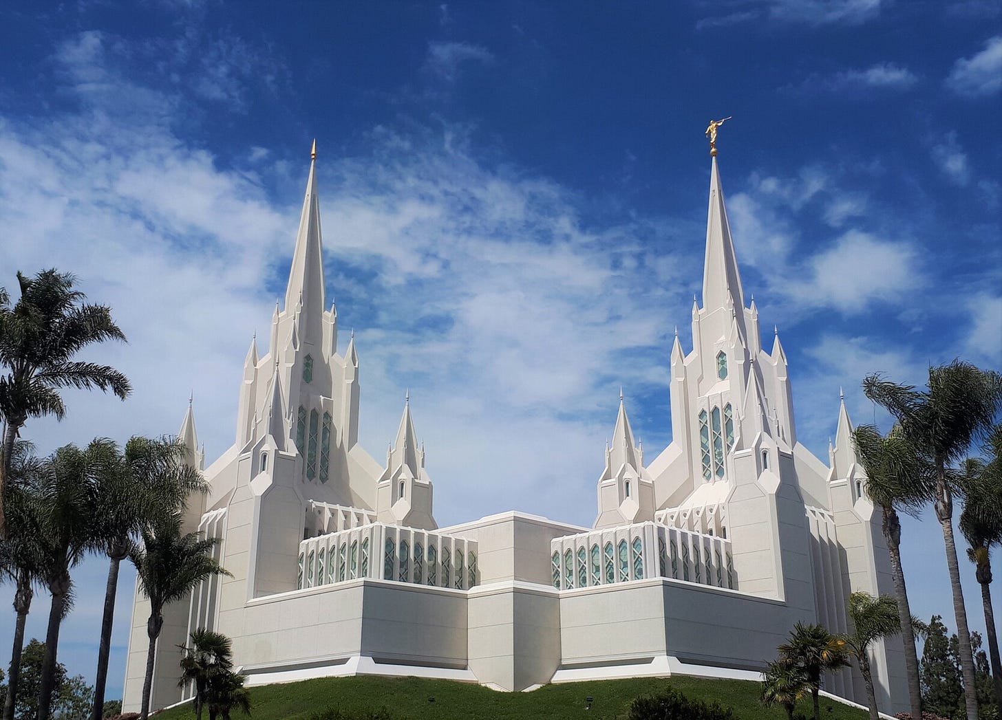 I would like to submit my pick for the ugliest temple; Manhattan, New York.  Drop yours in the comments. : r/exmormon