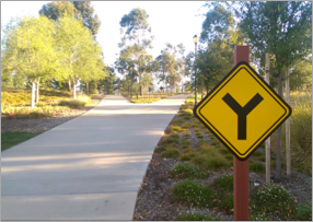 Traffic sign: Fork in the road