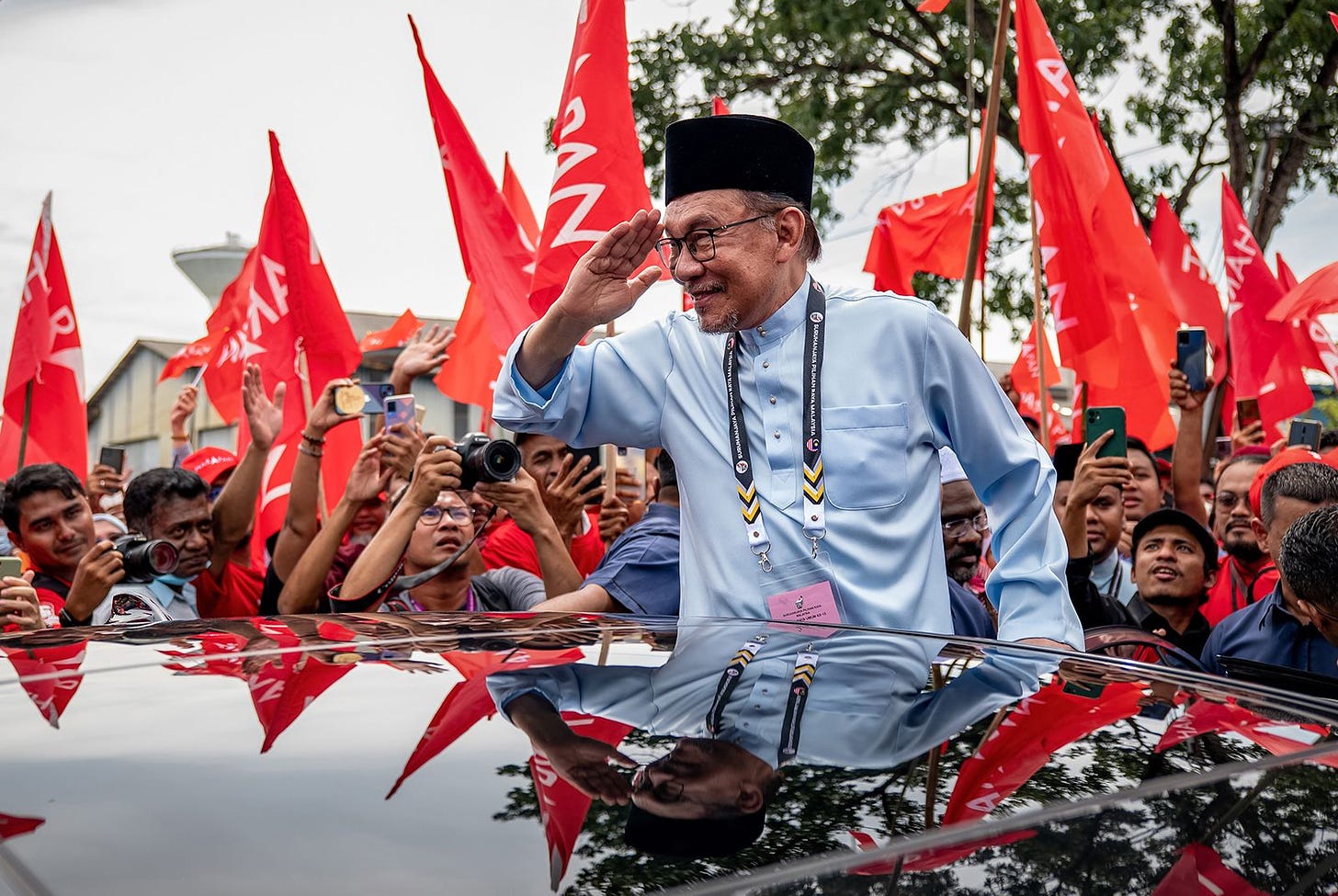 Malaysia's Anwar becomes prime minister, ending decades-long wait | CNN