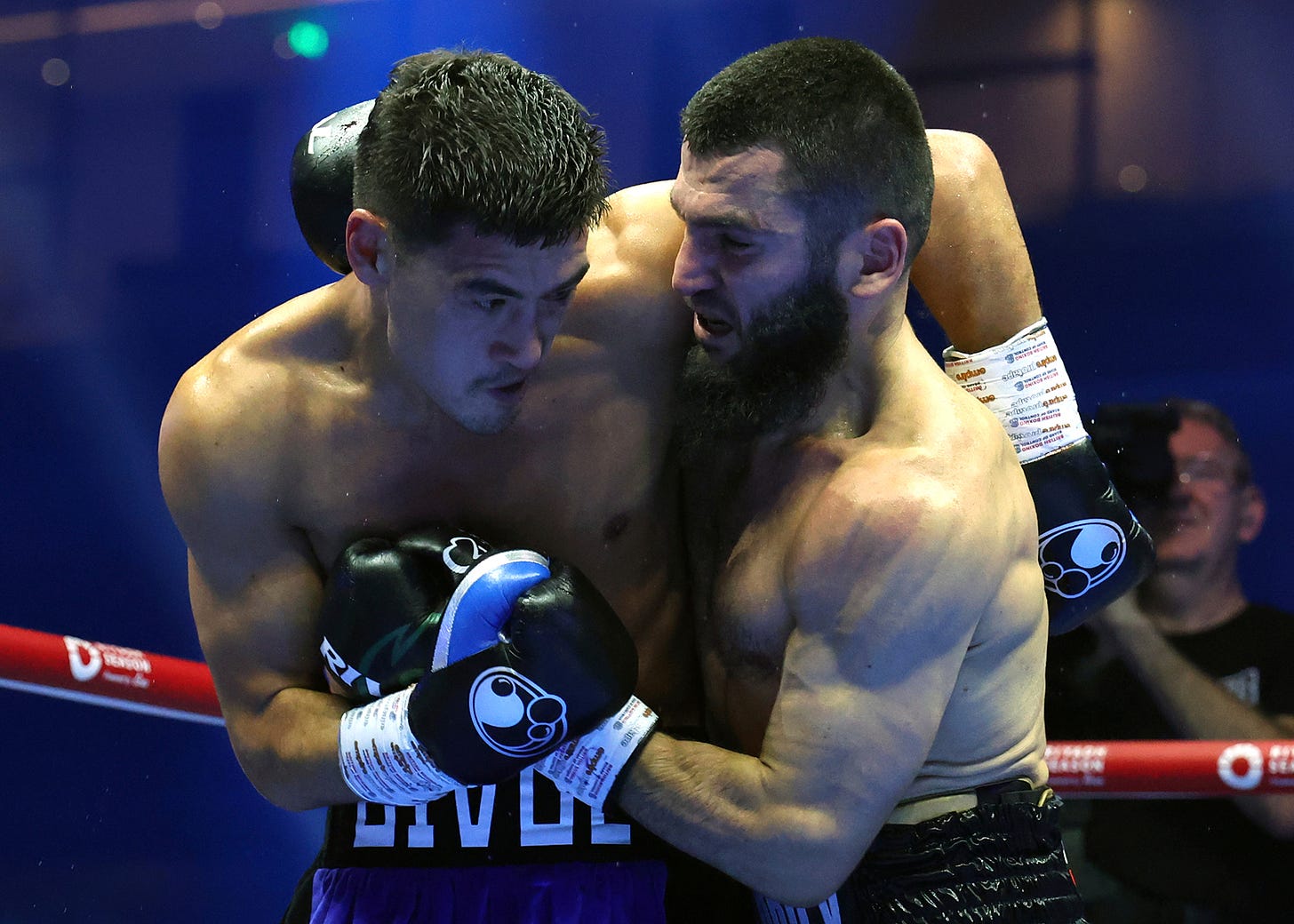 Artur Beterbiev vs Dmitrii Bivol_action9.jpg