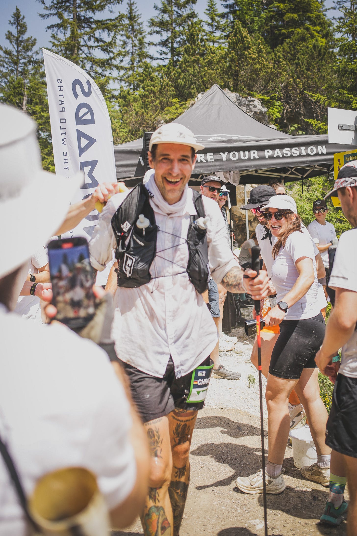 The author running through the Zegapa Cheerzone by the Nomads running crew