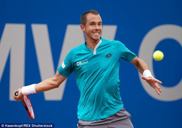 lukas rosol returning ball to andy murray at 2015 munich open tennis