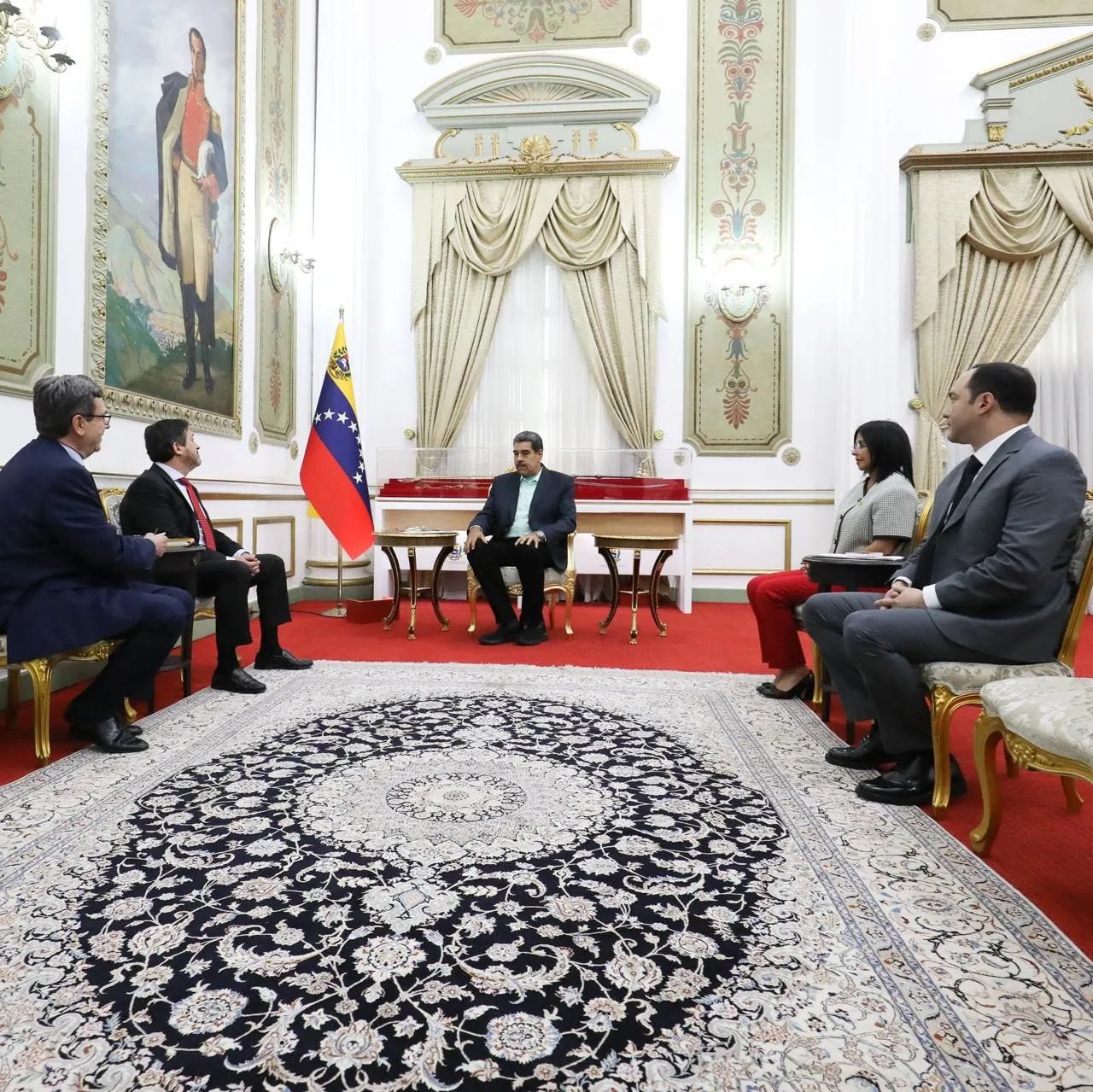 Photo by Prensa Presidencial on September 23, 2024. May be an image of 5 people and text.