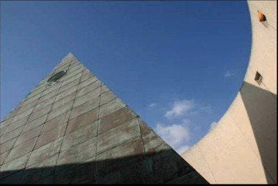 supremecourtpyramid
