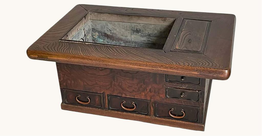 Kansai style nagahibachi with a shelf around the top rim