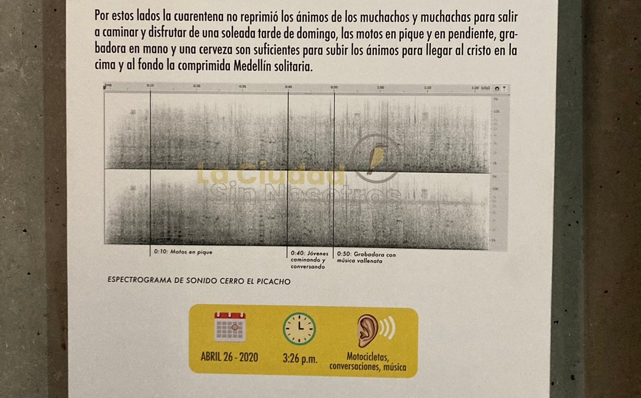 Exhibit sign with Spanish text and a visual depiction of the soundscape recorded during lockdown