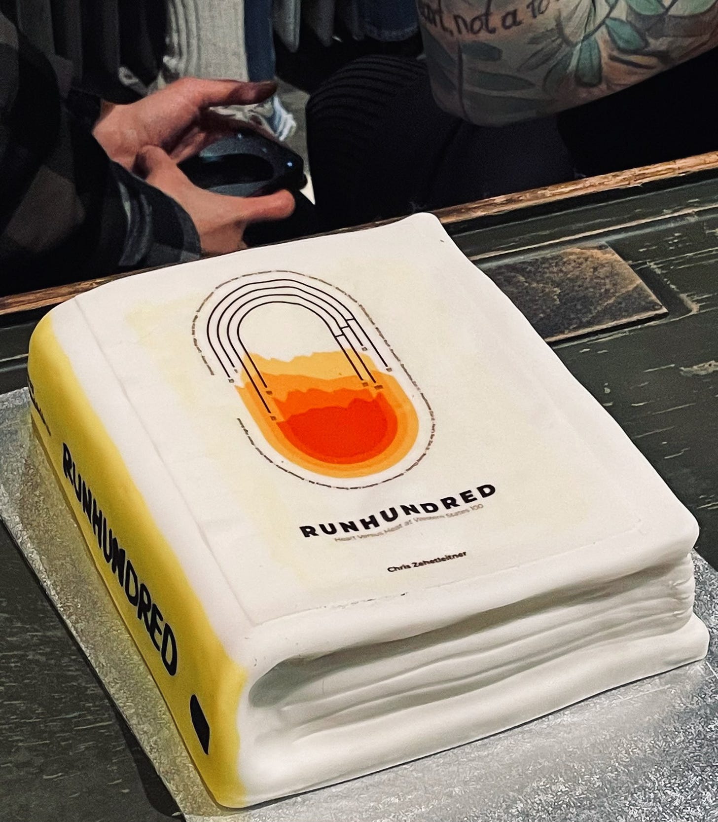 A cake in the shape and look of the Runhundred Book