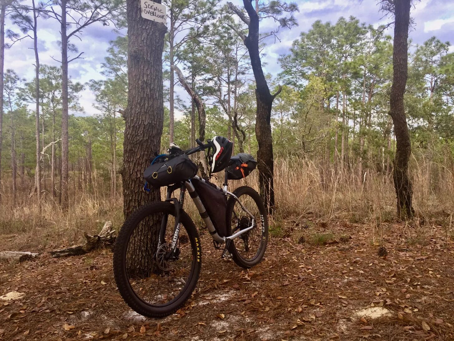 Une brève histoire du bikepacking