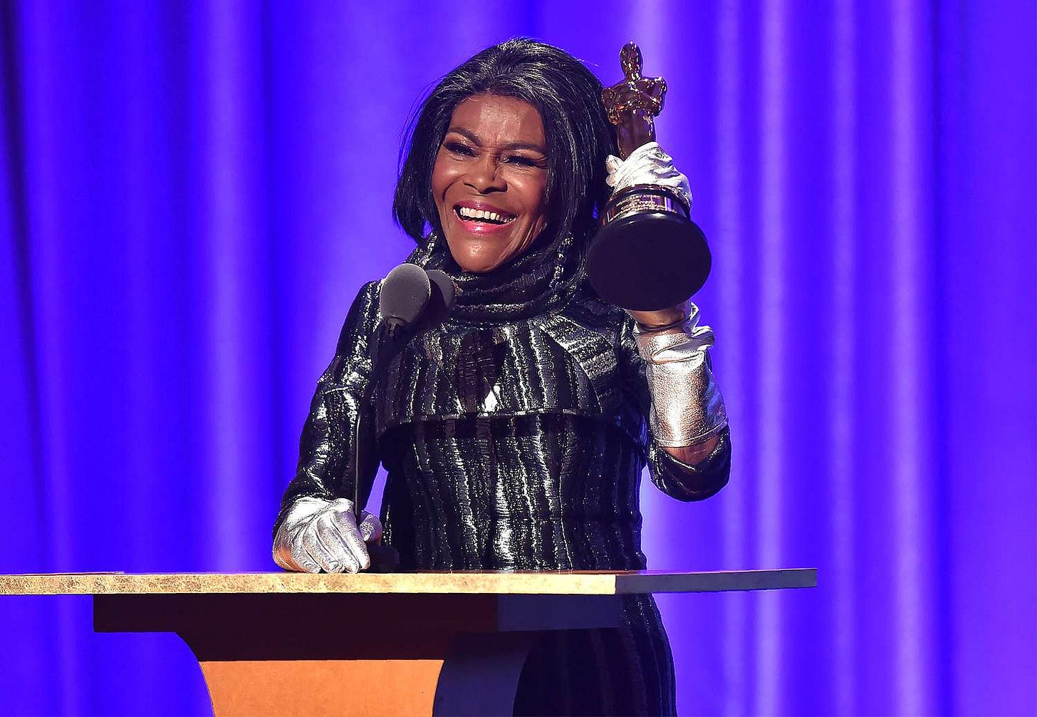 This image shows Cicely Tyson holding the Honorary Oscar statuette as she accepts the American Academy of Arts & Sciences' 2019 Honorary Oscar award. This image shows Cicely Tyson holding the Honorary Oscar statuette as she accepts the American Academy of Arts & Sciences' 2019 Honorary Oscar award.
