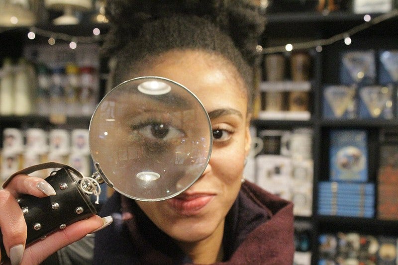 File:Classic pose with a magnifying glass - model Gwyneth Ellis.jpg