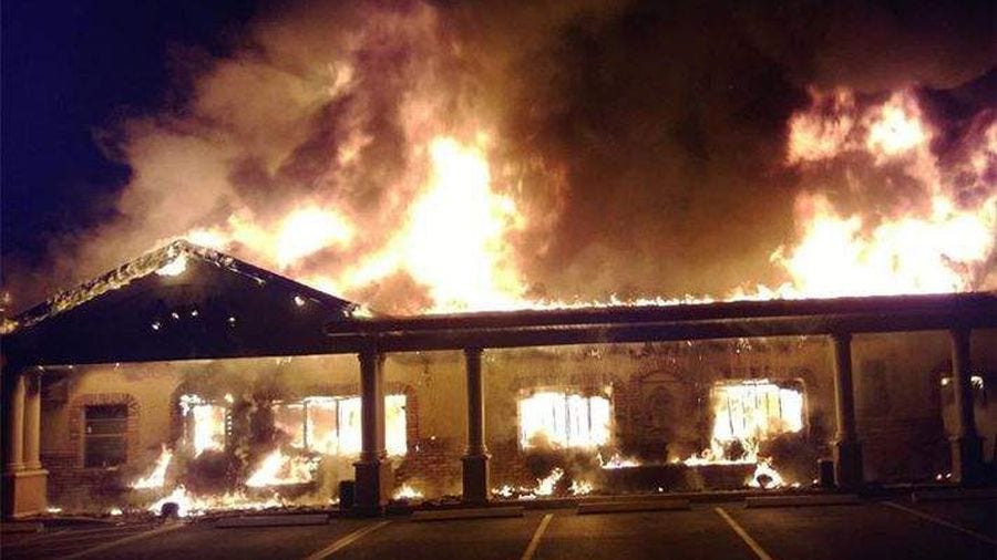 Fire destroys landmark Papa Joe's restaurant east of Brooksville