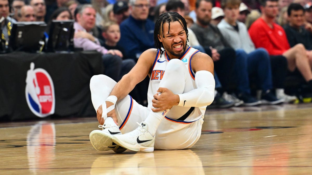 Jalen Brunson injury: Knicks star suffers left knee contusion after scary  fall, X-rays negative - CBSSports.com