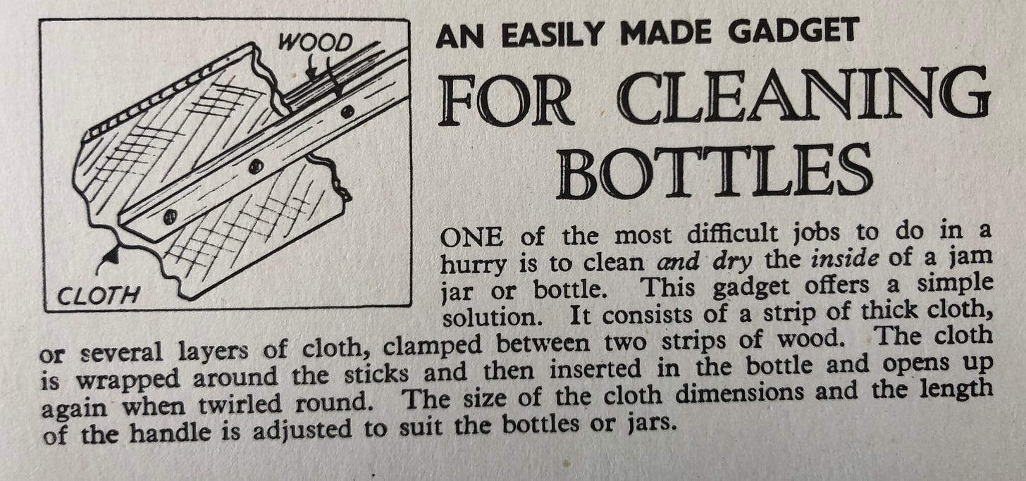 Title: An easily made gadget for cleaning bottles