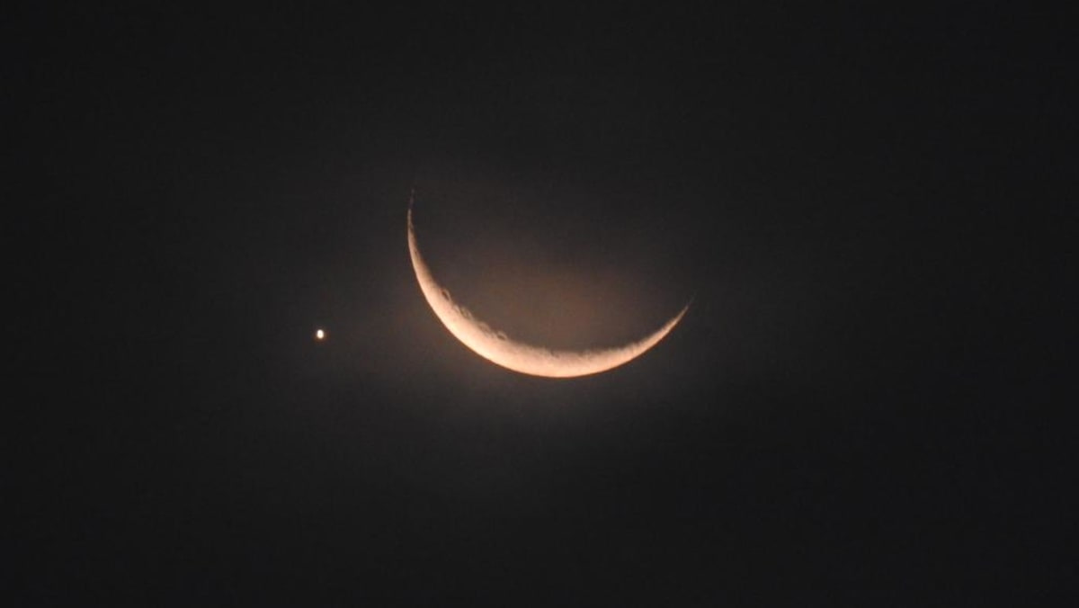 夜空中的金星伴月