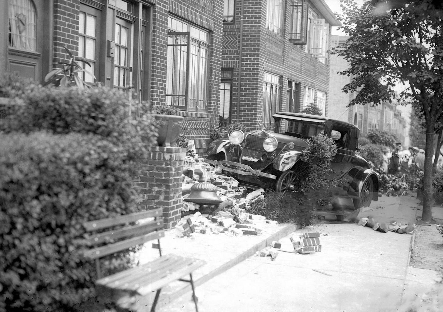 Crime scene of the Frankie Yale murder on July 1, 1928. Courtesy of Getty Images.