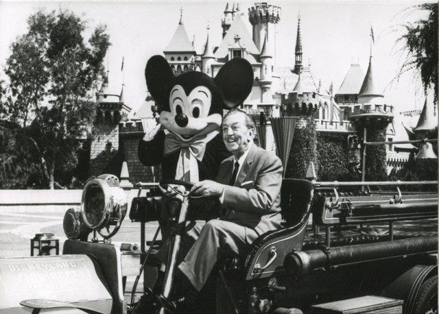 Walt Disney y Mickey Mouse en Disneyland, años 50 en venta en Pamono
