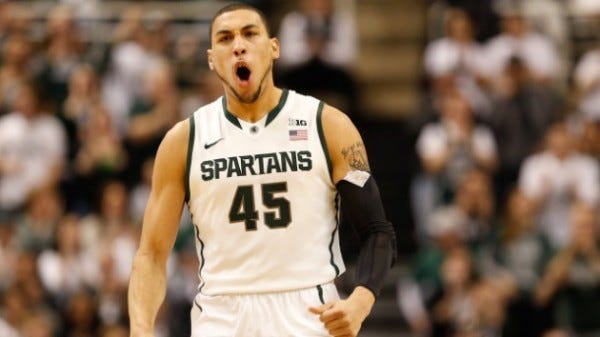 denzel valentine scores 3 for michigan state 2015