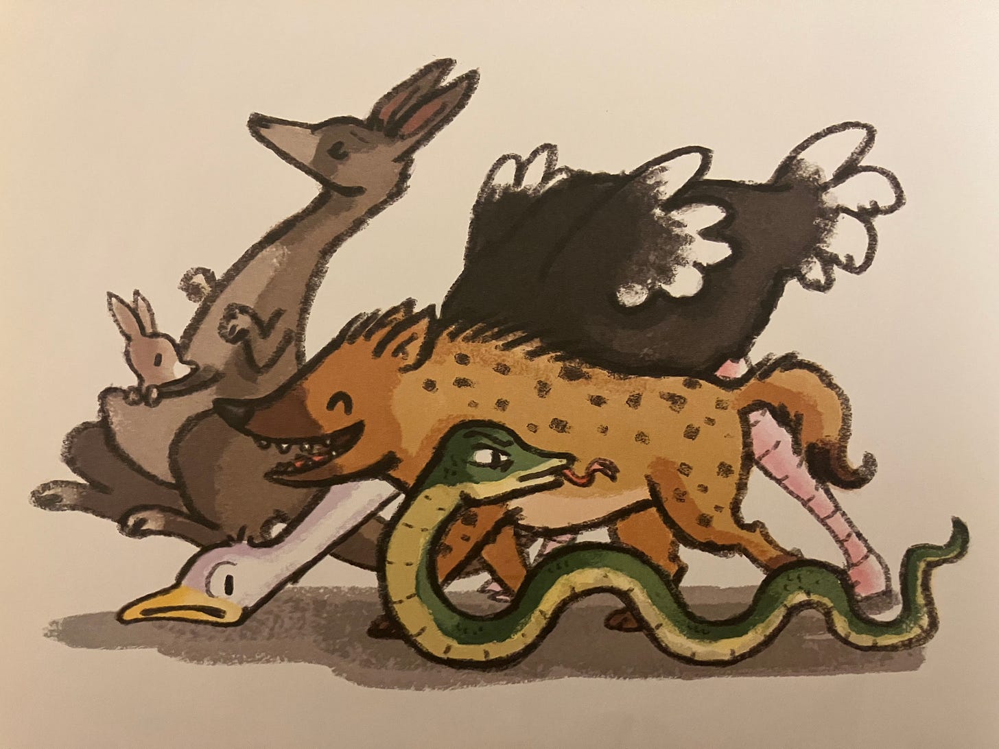 Una mamma canguro col suo piccolo, una iena, uno struzzo e un serpente lasciano un luogo con aria contrariata.