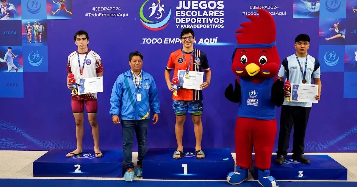 Escolar tingalés consigue medalla de oro en campeonato nacional de natación