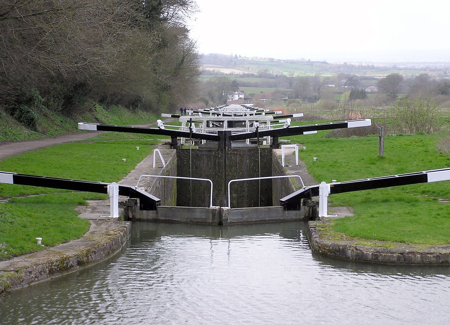 Example of a lock which has gates allowing boats to be raised or lowered in a river.