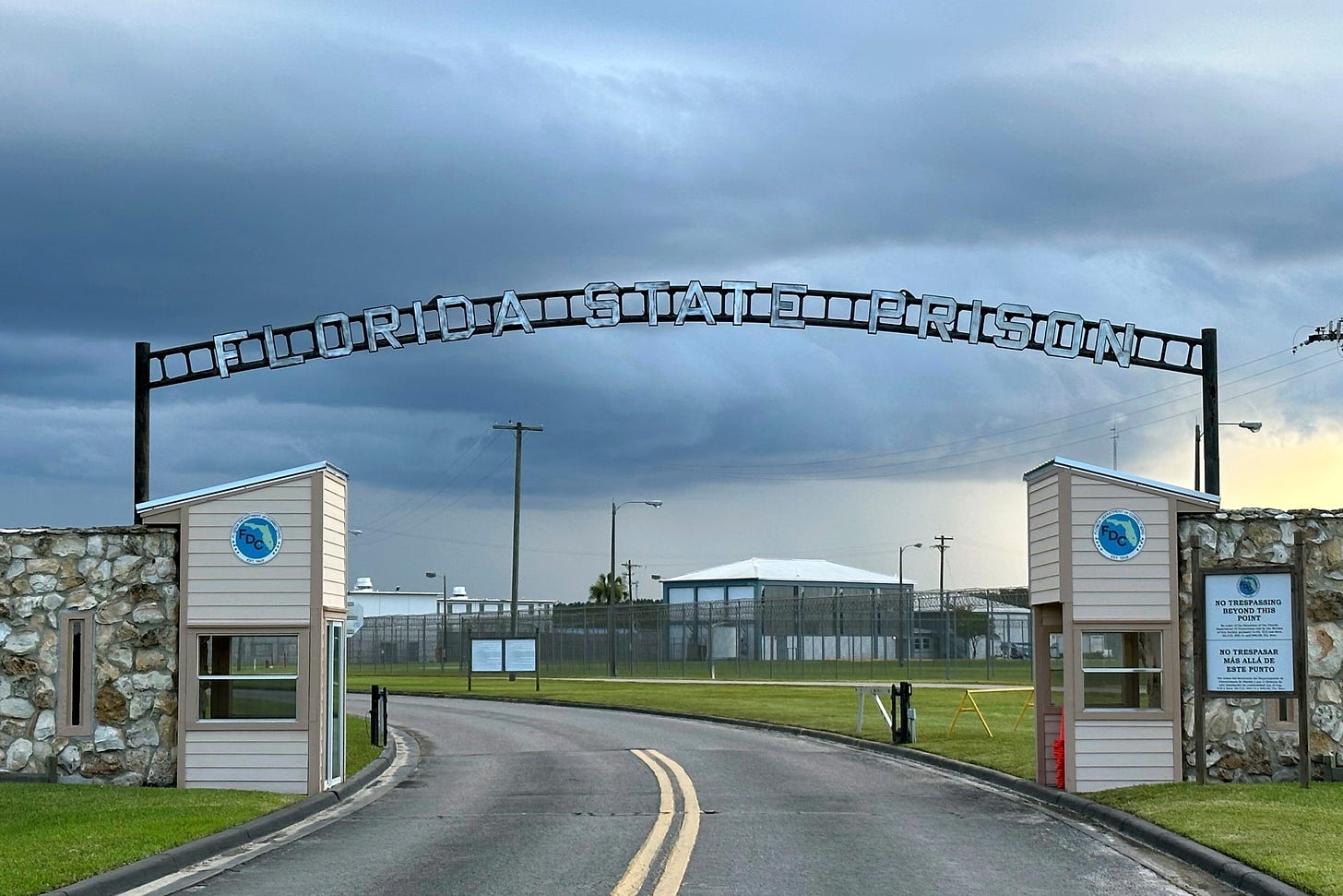 Florida prisons lock people in dirty showers for hours, report finds