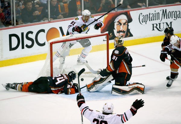 marian hossa lands goal for blackhawks vs ducks 2015 stanley cup playoffs