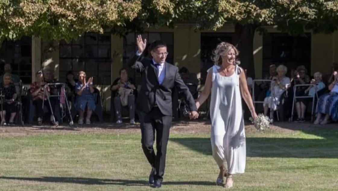 Nicolás, Alejandra y los 94 testigos de un amor que terminó en boda