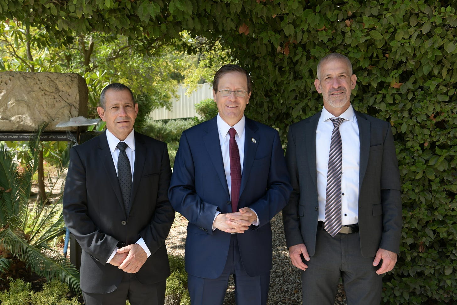 File:Isaac Herzog hosting the heads of the Shin Bet, Nadav Argaman and Ronen  Bar, October 2021 (GPODBG 7092).jpg - Wikimedia Commons