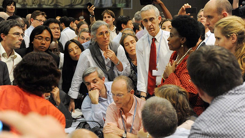 Ed King on X: "Very sad to hear legendary #climate diplomat Pete Betts has  left us. Here he is in his natural habitat in 2011 - representing the UK &  EU, surrounded