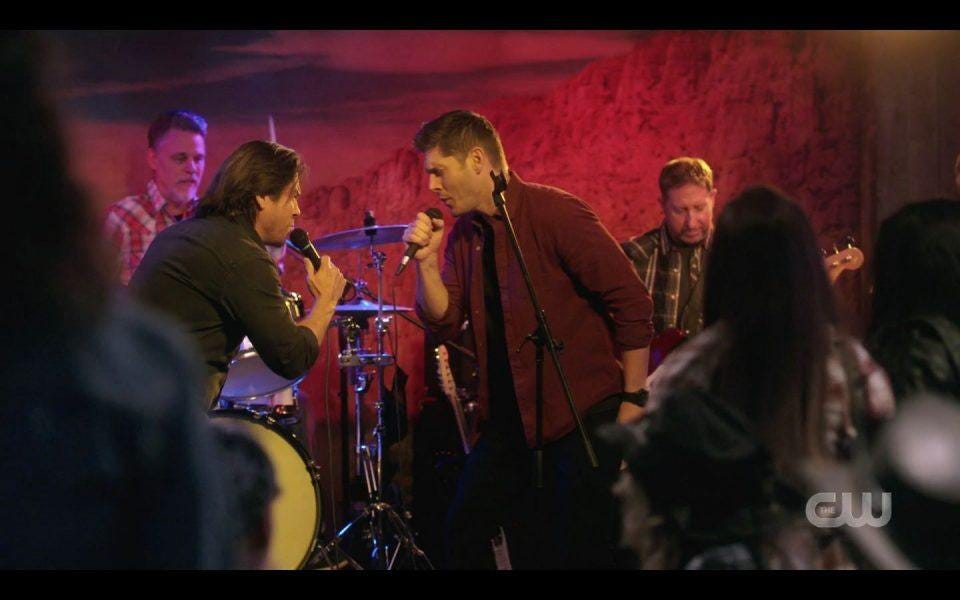 Jensen Ackles singing with Christian Kane live stage SPN