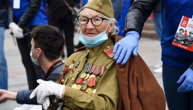 Що не розкажуть російським ветеранам у День перемоги: дайджест пропаганди за 8 травня