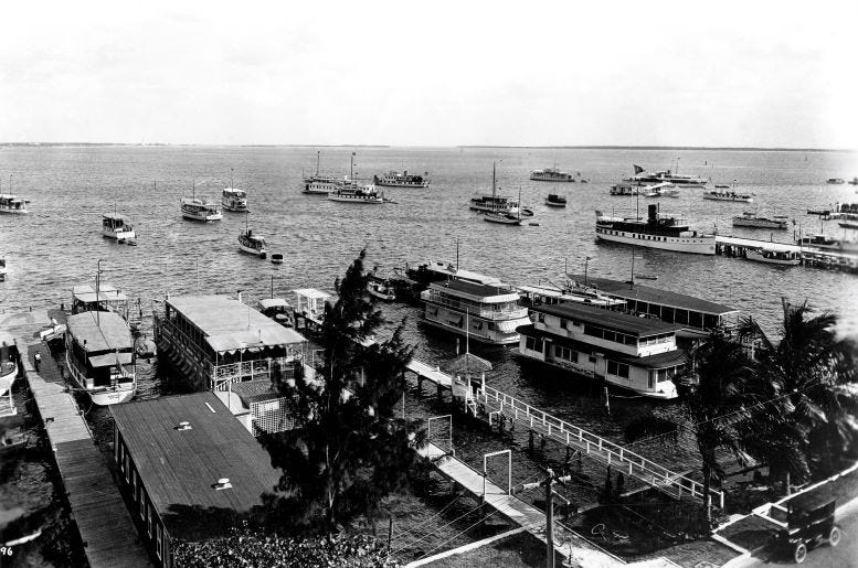 Biscayne Bay along the boulevard in 1920. The riparian rights were owned by Flagler’s East Coast companies prior to the sale to the City of Miami.