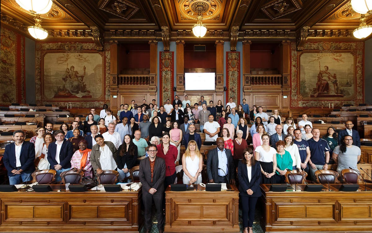 Group photo of the Paris Citizens' Assembly 2023-24.