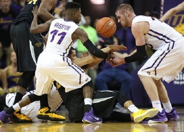 northern iowa beats wichita state basketball 2015 recap images