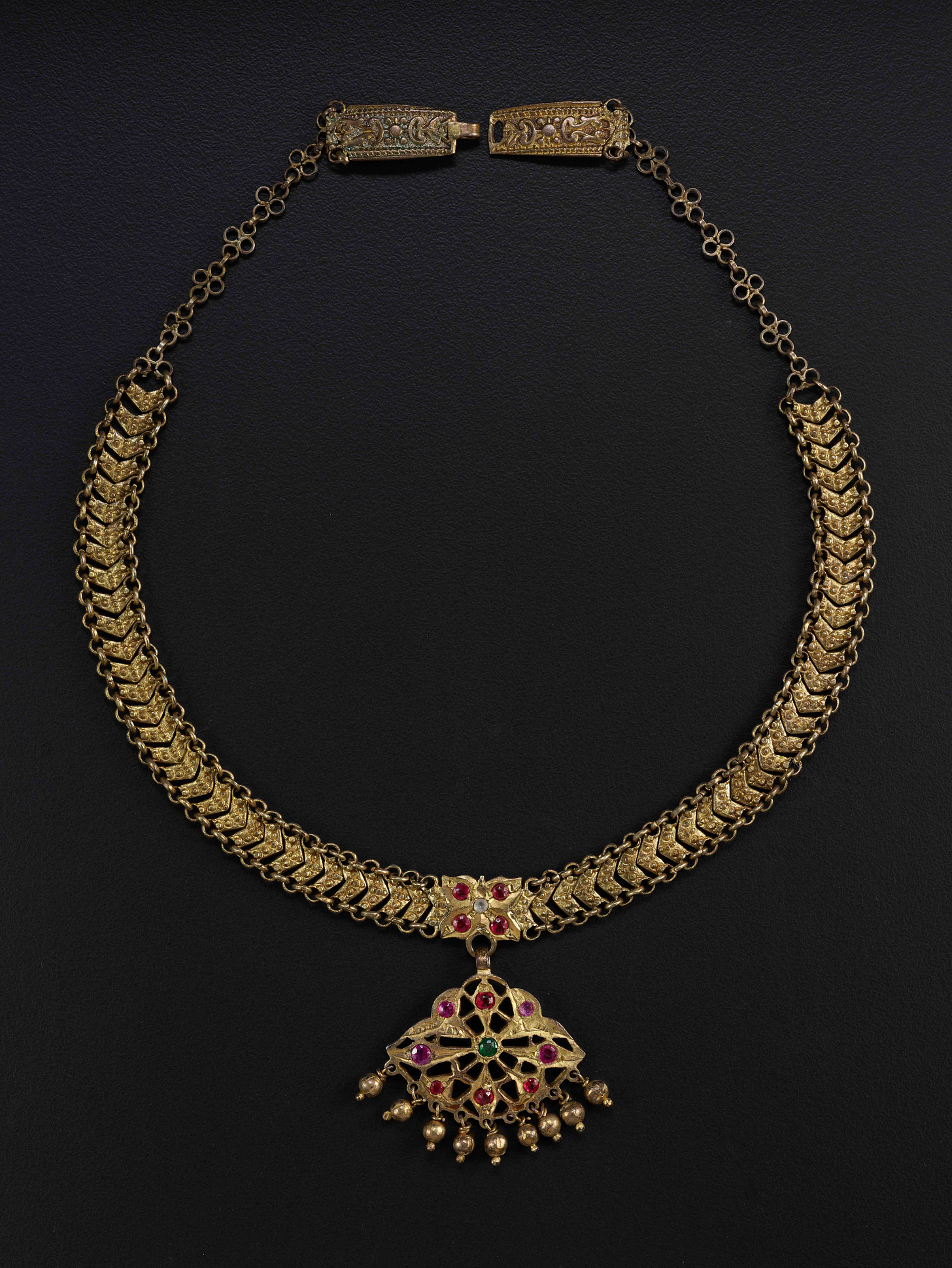 Necklace (addigai), Peranakan Museum, Singapore