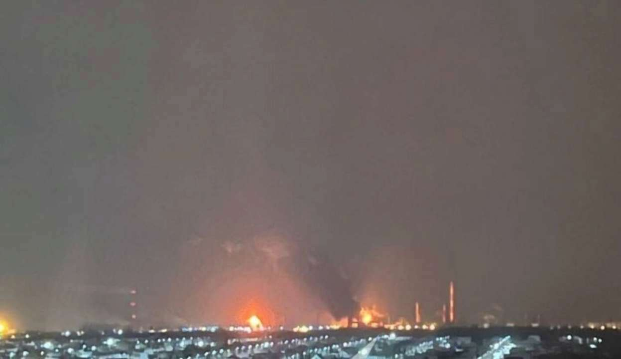 В россии заявили о массированной дроновой атаке: взрывы раздавались в районе порта/Фото: кадр из видео