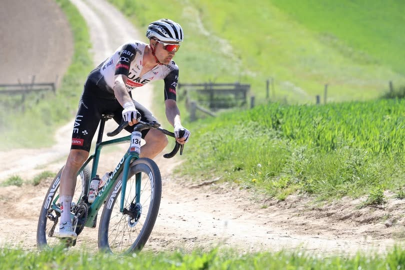 Potrebbe essere un'immagine raffigurante 1 persona, bicicletta e testo
