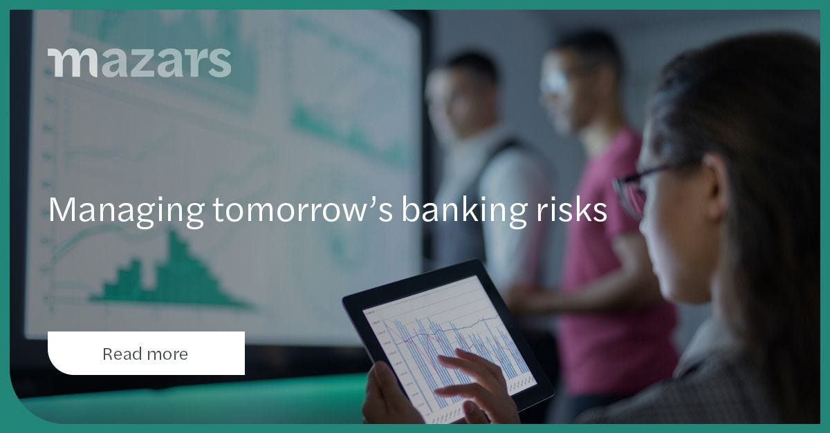 Foto de garota analisando gráficos em tablet com jovens ao fundo analisando tela de gráficos na parede. Mazars. Managing tomorrow's banking risks. Read more.