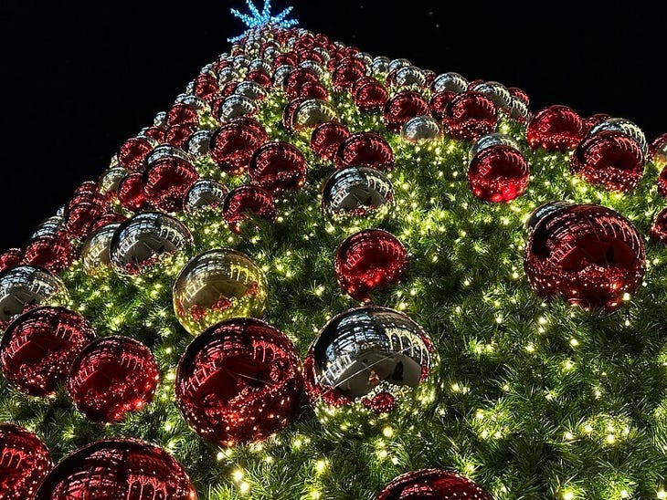 Red and gold baubles on a Christmas tree