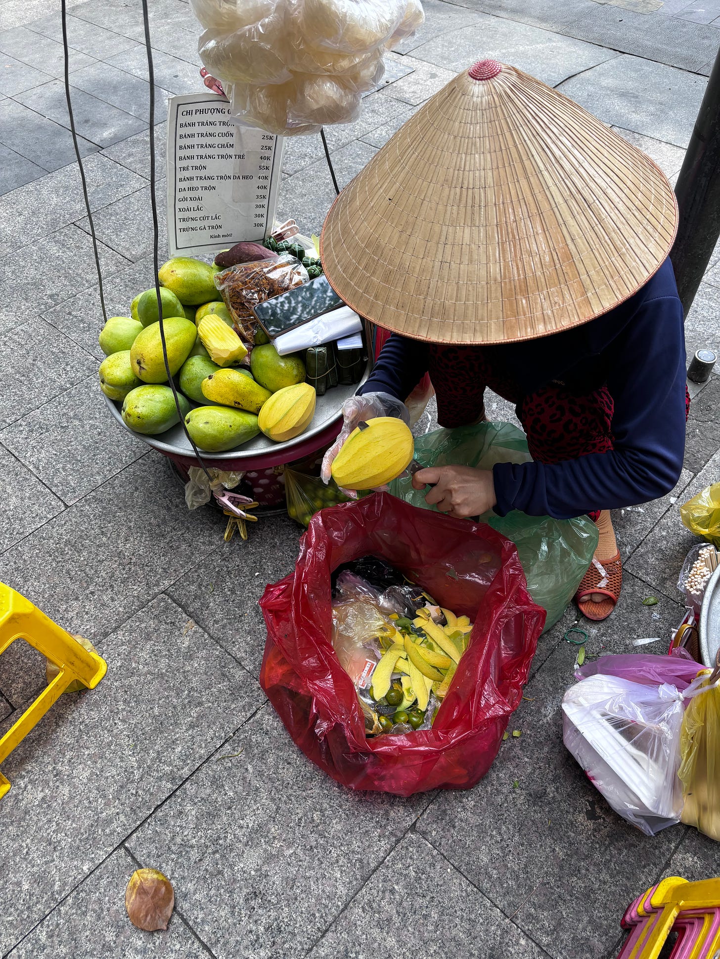 Vietnamese woman selling mangos
