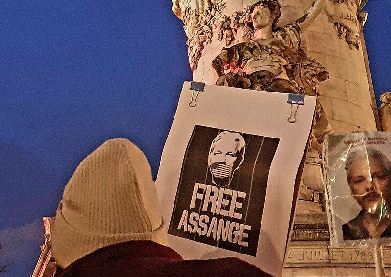 File:Rassemblement pour Julian Assange. Paris 20 février 2024 - Flickr - Paola Breizh.jpg