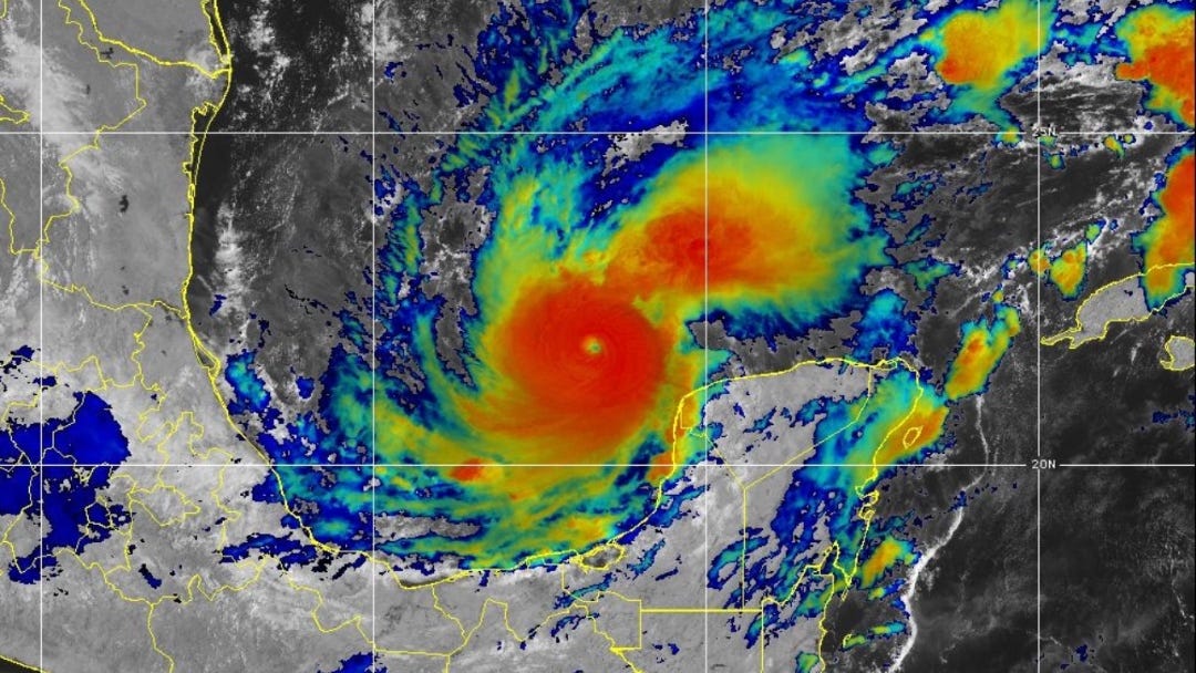 satelite image of a hurricane above the gulf of Mexico