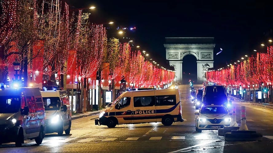 Példátlan mozgósítás Párizsban szilveszterkor: 100 000 rendőr, csendőr és katona lesz az utcán