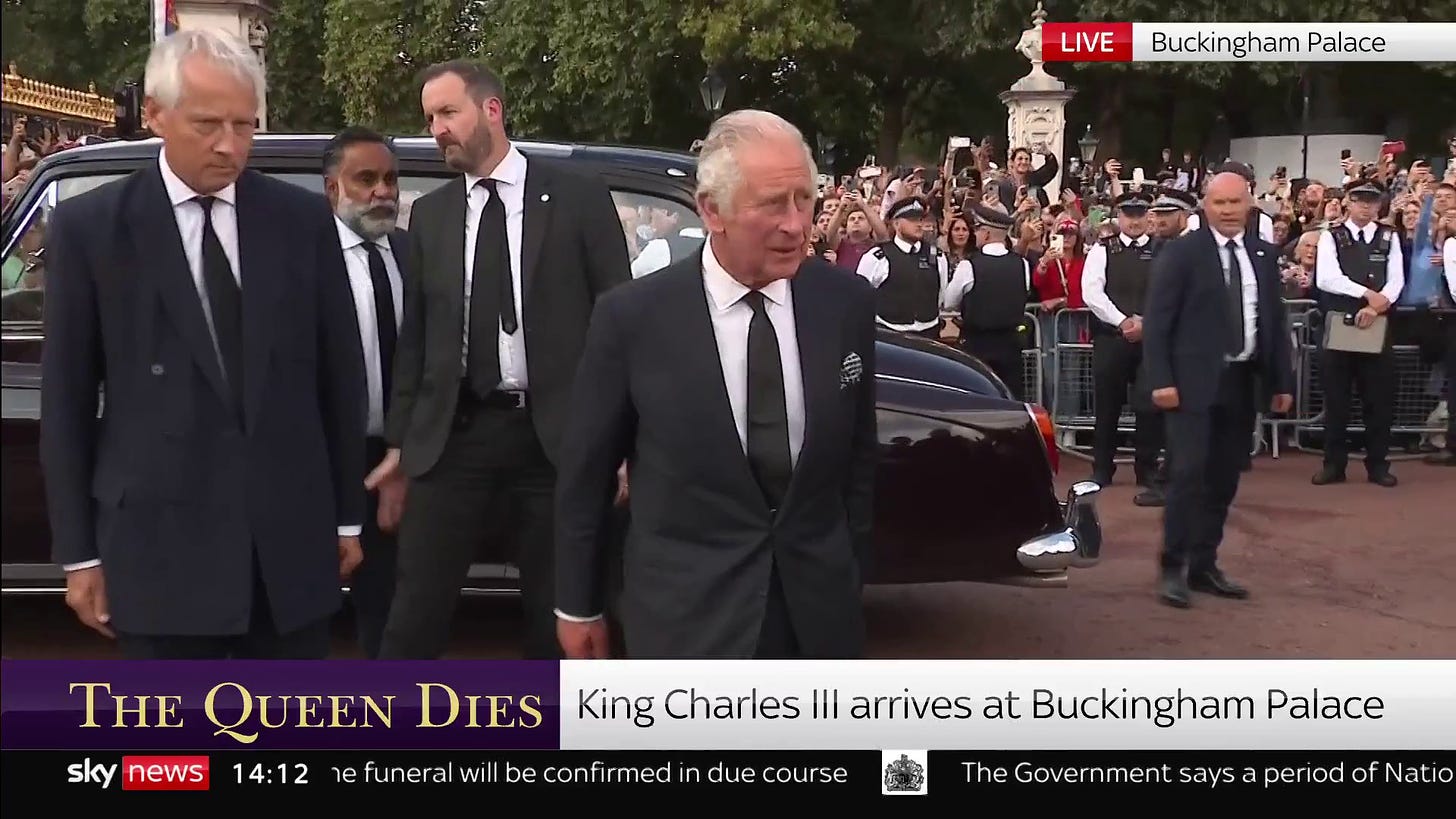 Sky News on Twitter: "King Charles III has arrived at Buckingham Palace for  the first time since becoming King. The King is spending time shaking hands  and greeting well-wishers outside the palace