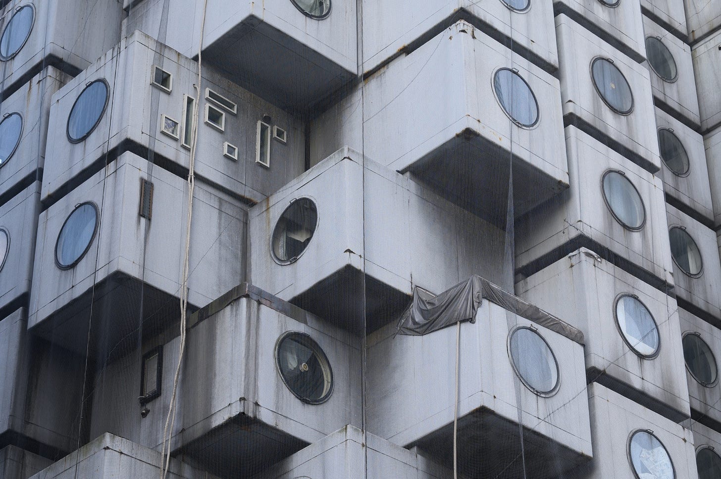 Tokyo's Architectural Icon Nakagin Capsule Tower To Be Torn Down - Bloomberg