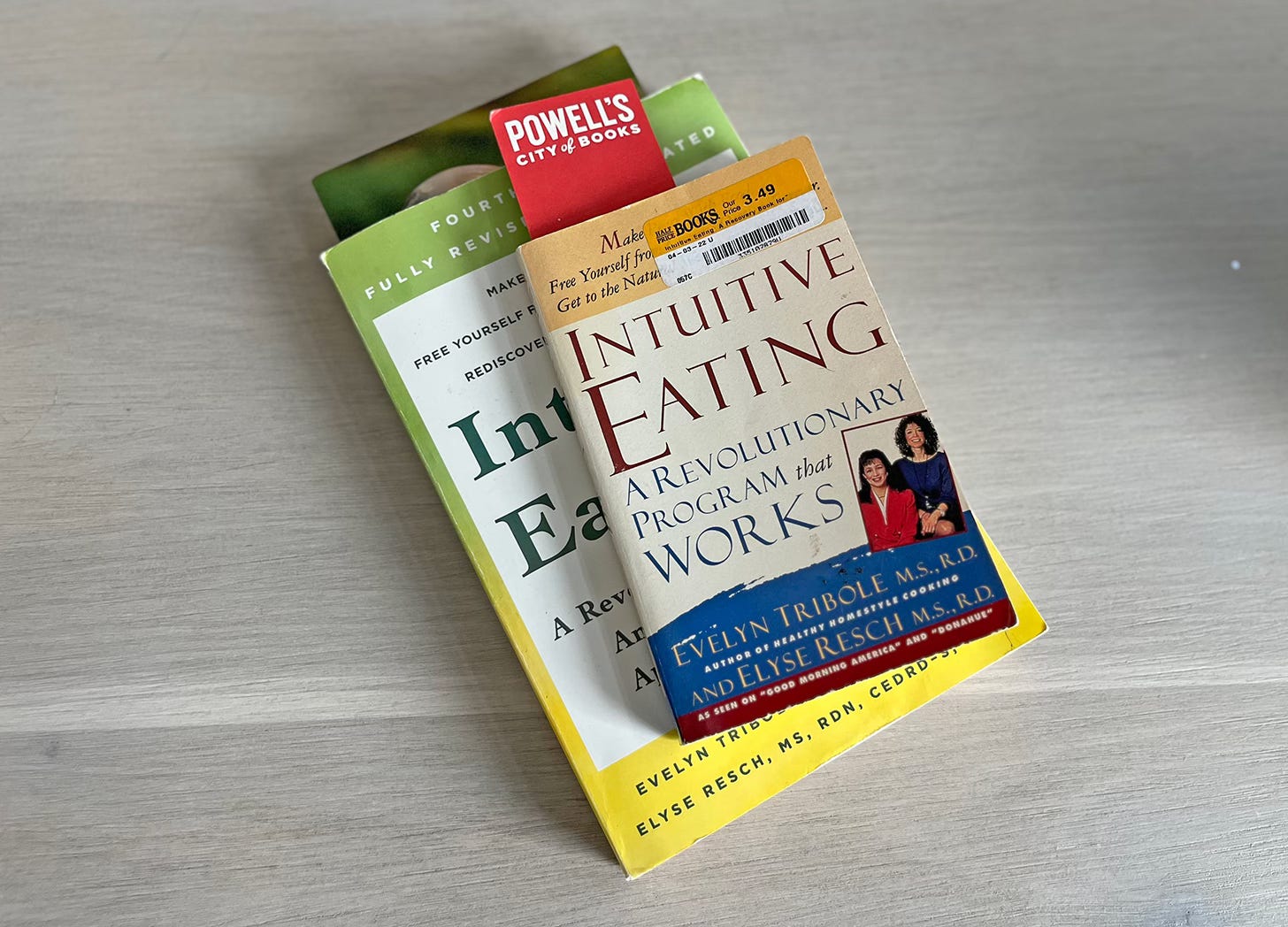 Intuitive Eating by Evelyn Tribole and Elyse Resch