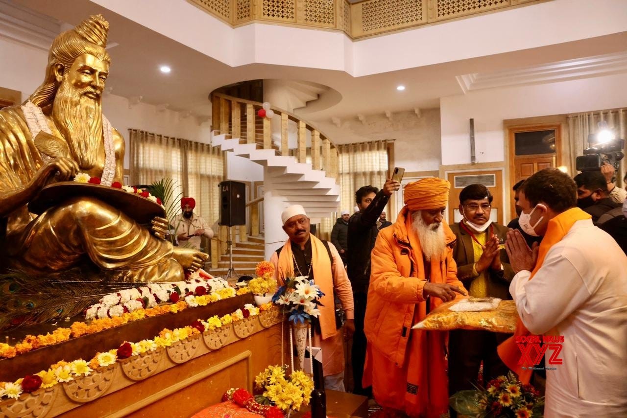 Amritsar: Congress' Rahul Gandhi pays obeisance at Bhagwan Valmiki Tirath  Sthal #Gallery