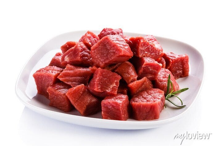 Carne crua sobre fundo branco fotomural • fotomurais goulash, açougue,  ensopado | myloview.com.br